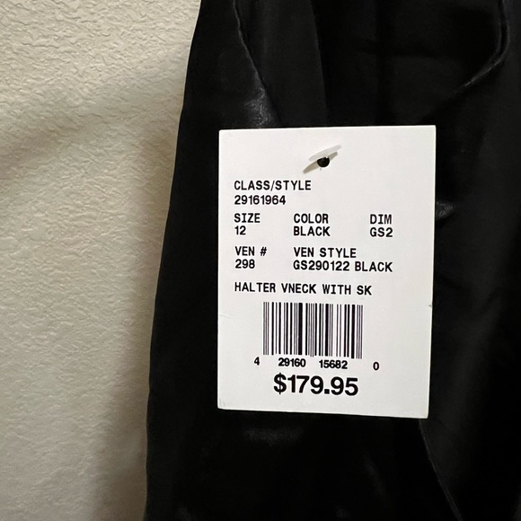 Bridesmaids dress, never worn. The dress is to big for me. - Picture 6 of 6